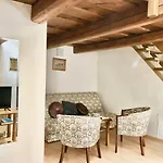 Maria & Restaurant 2*