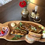 Maria & Restaurant ゲストハウス