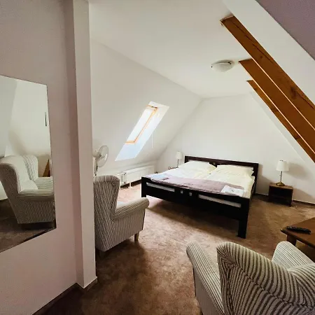 Maria & Restaurant 2*